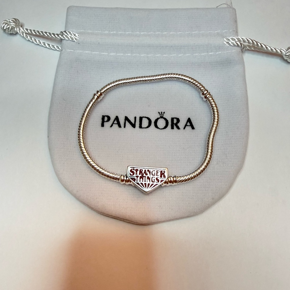 Pandora
Sterling Silver Stranger Things Clasp Snake Chain Bracelet 18cm